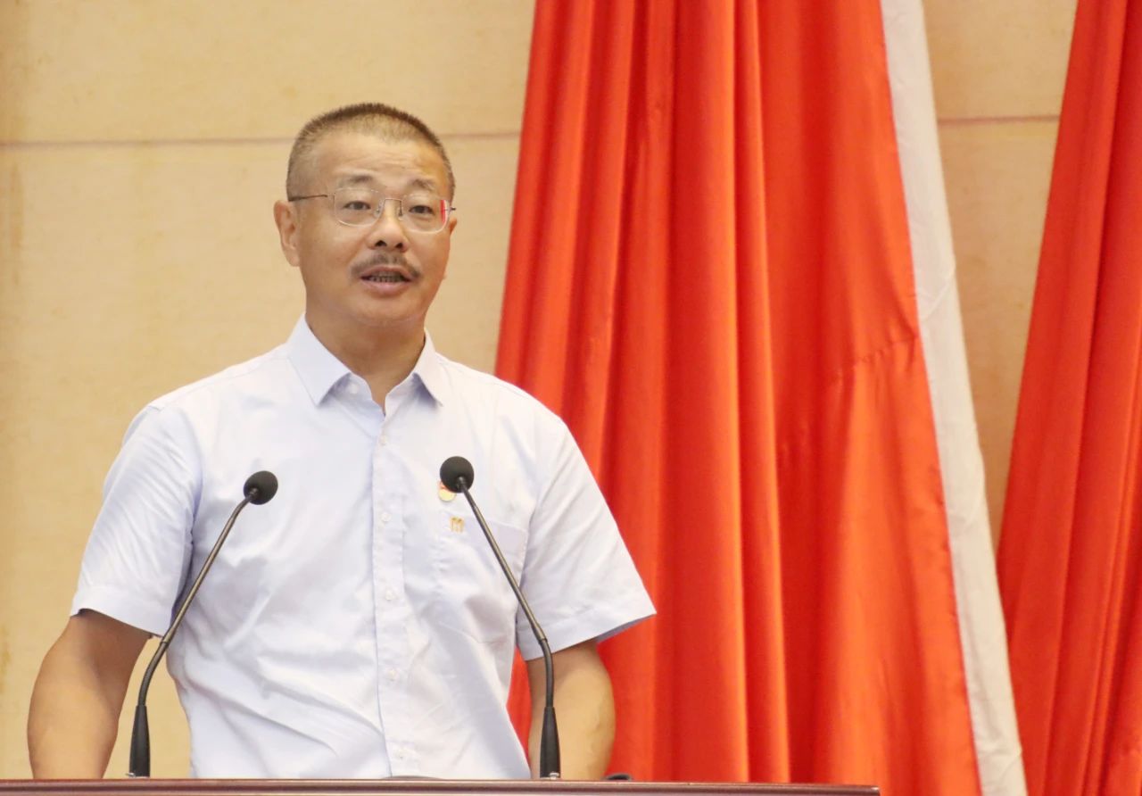 劉明東榮獲“海南(nan)省優(you)秀中(zhong)國(guo)特色社(she))會主(zhu)義事業建(jian)設(shè)者”稱号